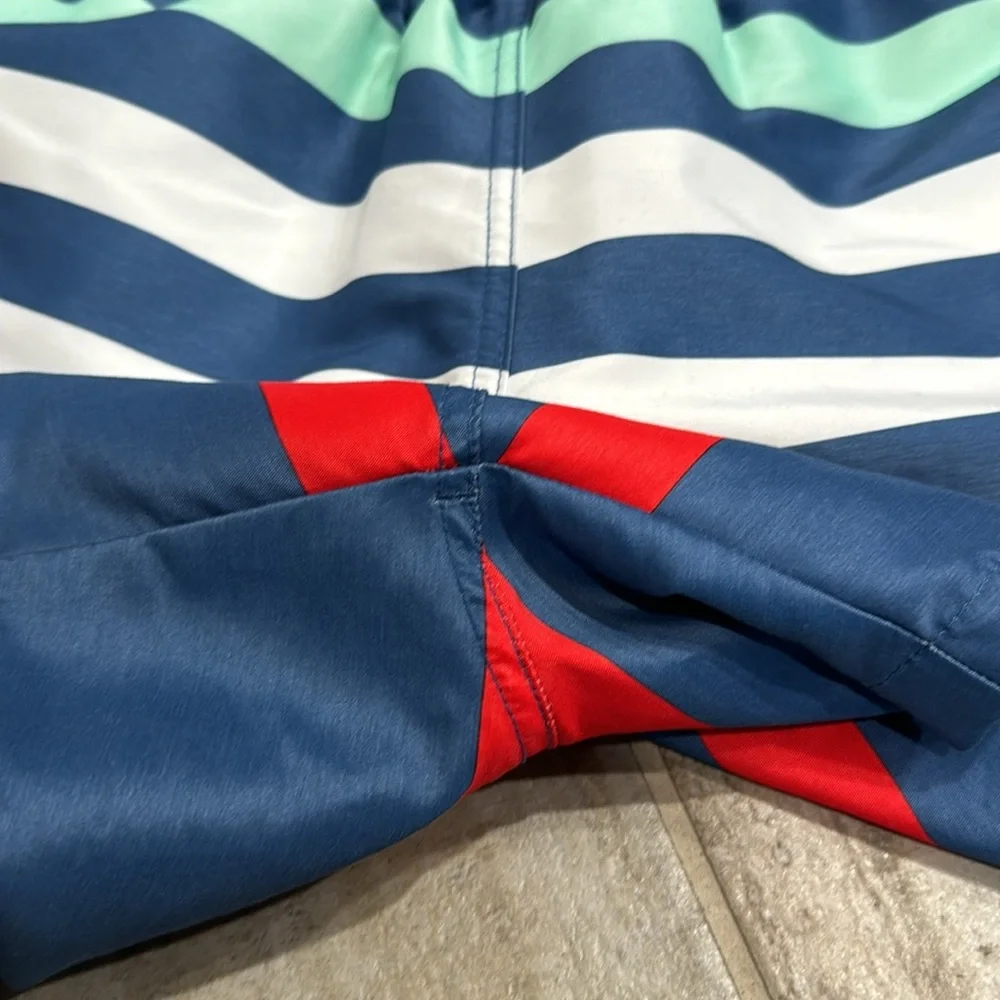 Chubbies Men’s Striped Swim Trunks Size Large
